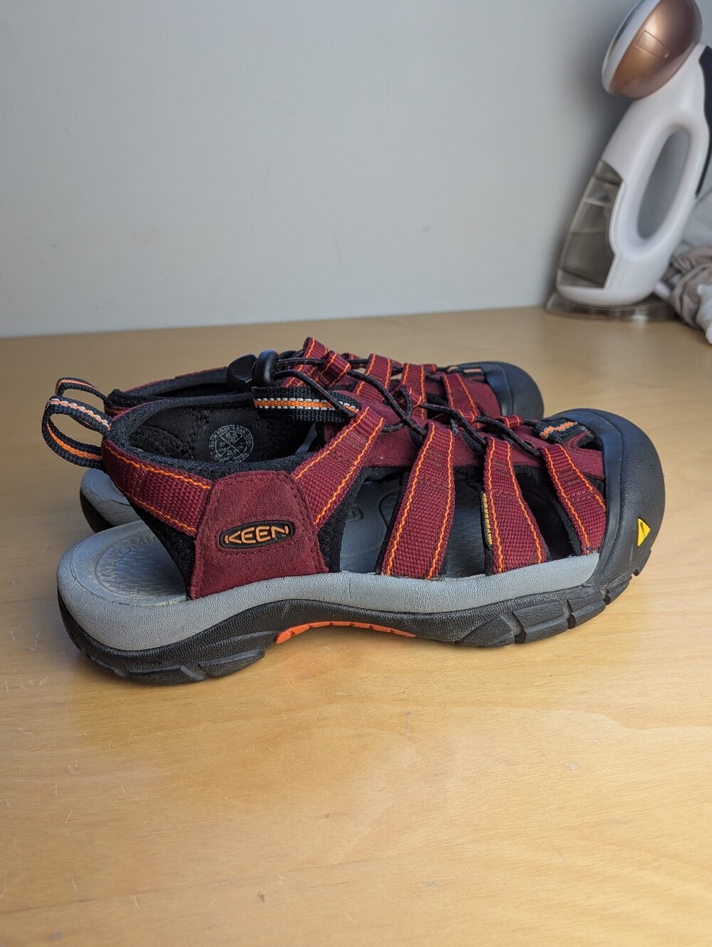 KEEN Women Sandals Size 6.5 Waterproof Slip On Flat Outdoor Active Red Color - Picture 2 of 9